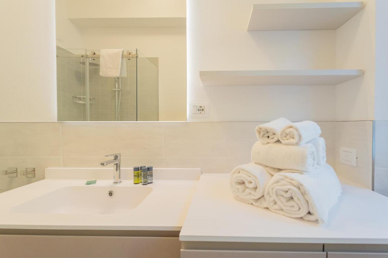White Lake View Apartment By Rent All Комо Экстерьер фото